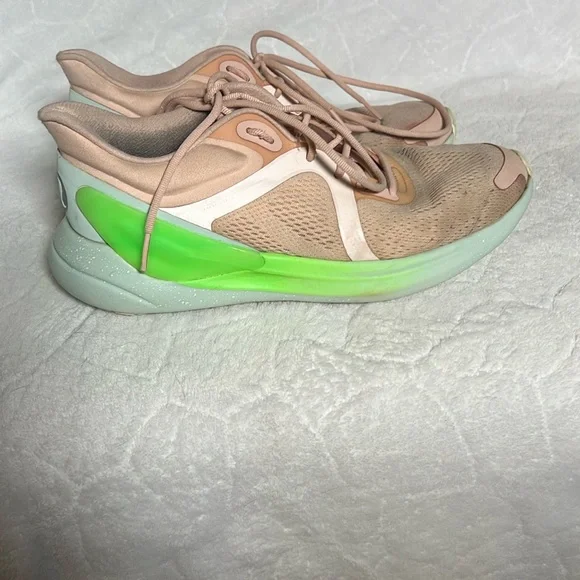 LULULEMON BLISSFEEL WOMEN'S RUNNING SHOE--BUTTER PINK/SCREAM GREEN SZ 9.5 - Picture 3 of 10